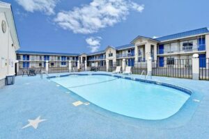 americas best value inn 300x200 1