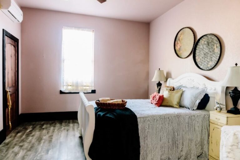 Chrystal Magnolia Airbnb Short Term Rental Hillsboro Texas 4 768x511