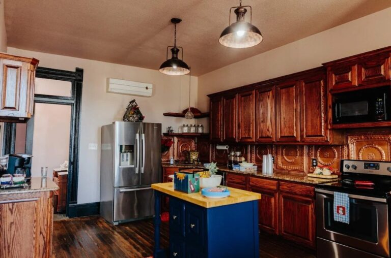 Chrystal Magnolia Airbnb Short Term Rental Hillsboro Texas 5 768x508